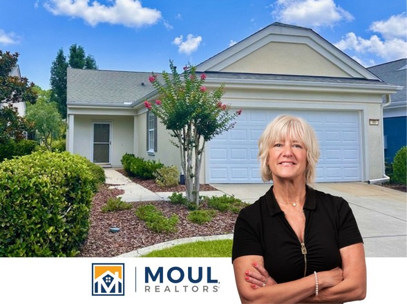 66 Lazy Daisy Dr - Agent in front of property