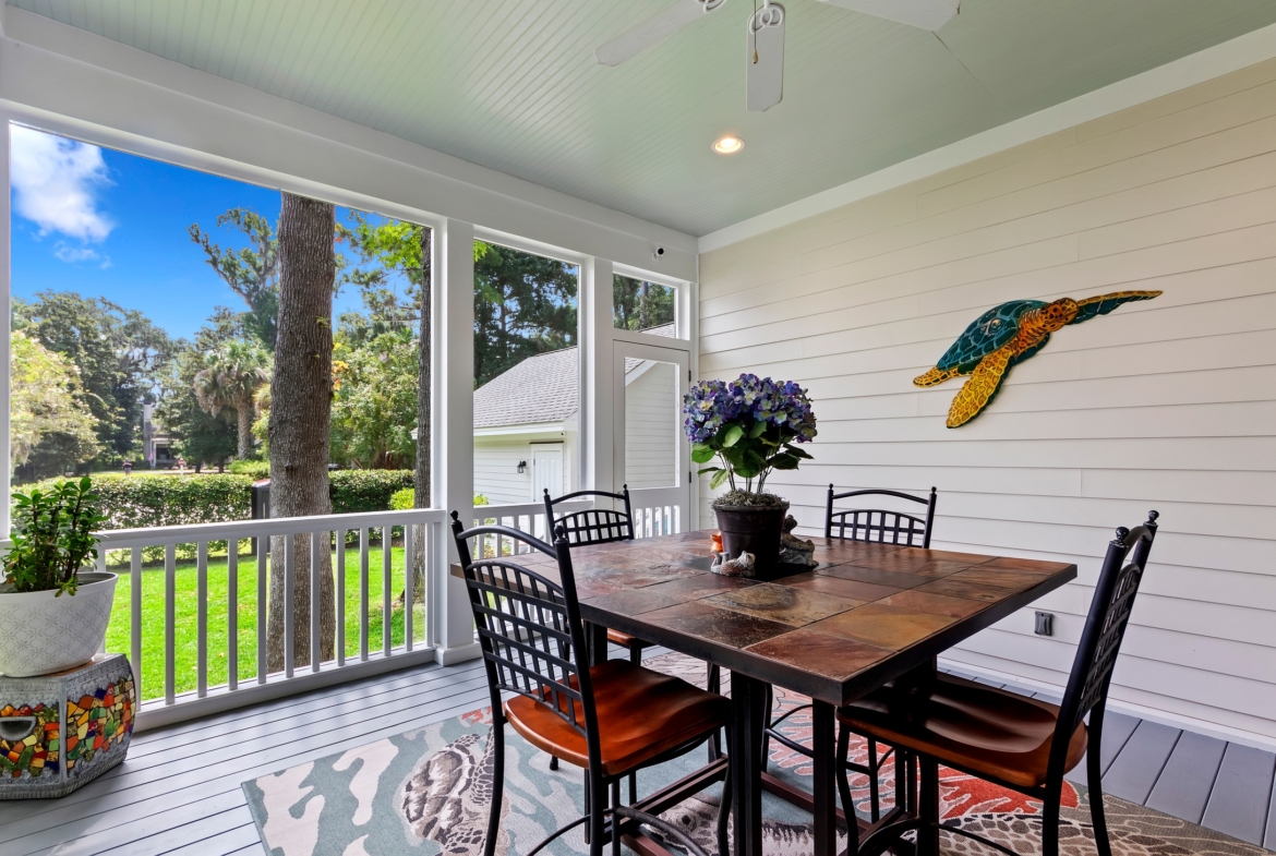 98 Ponvert - Screened Porch