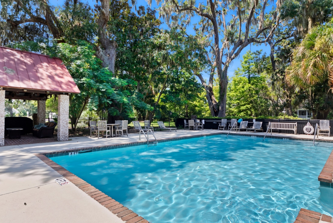 98 Ponvert - Community Pool