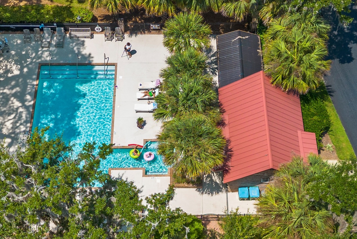 98 Ponvert - Community Pool