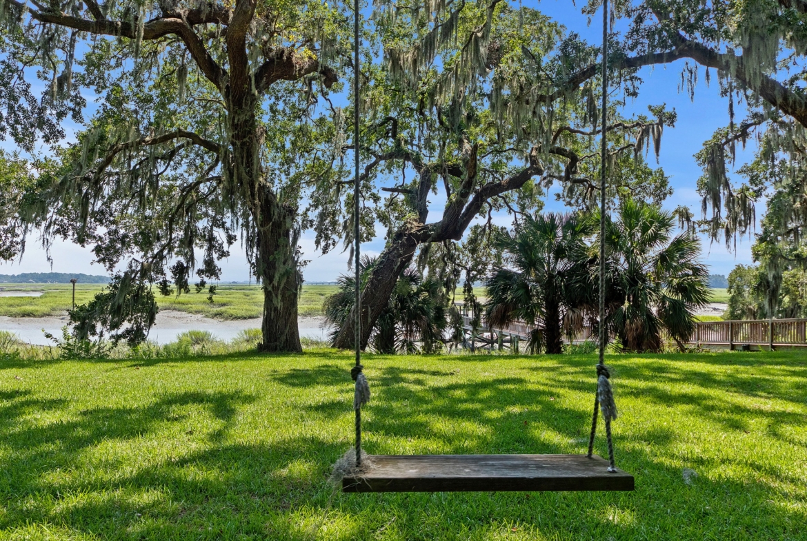 98 Ponvert - Community Lawn