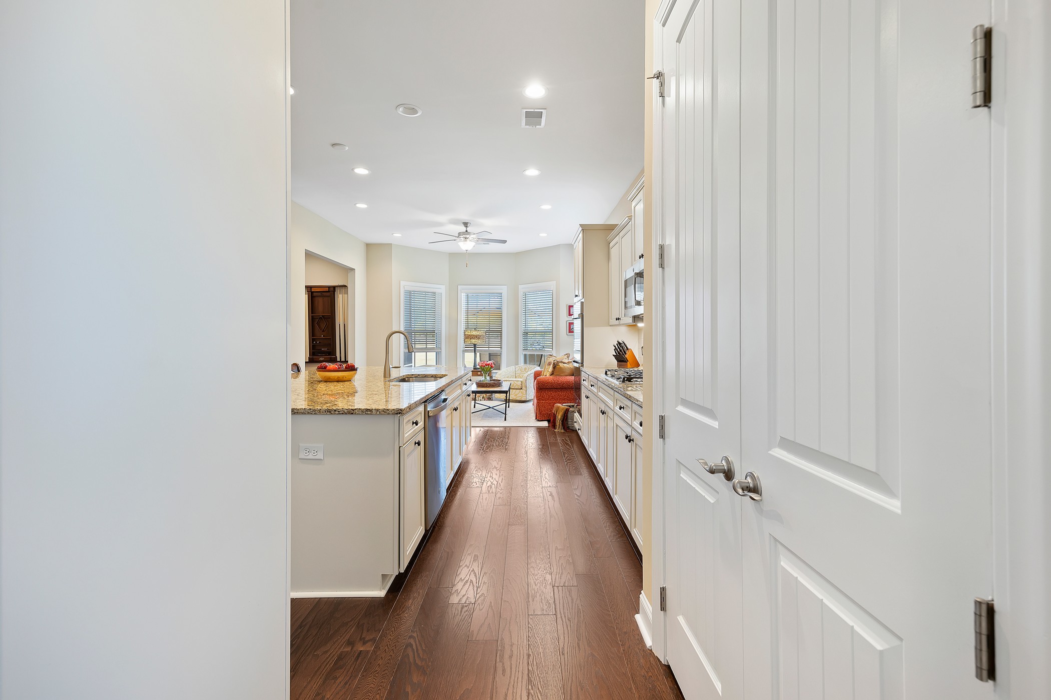 183 Club Way - kitchen