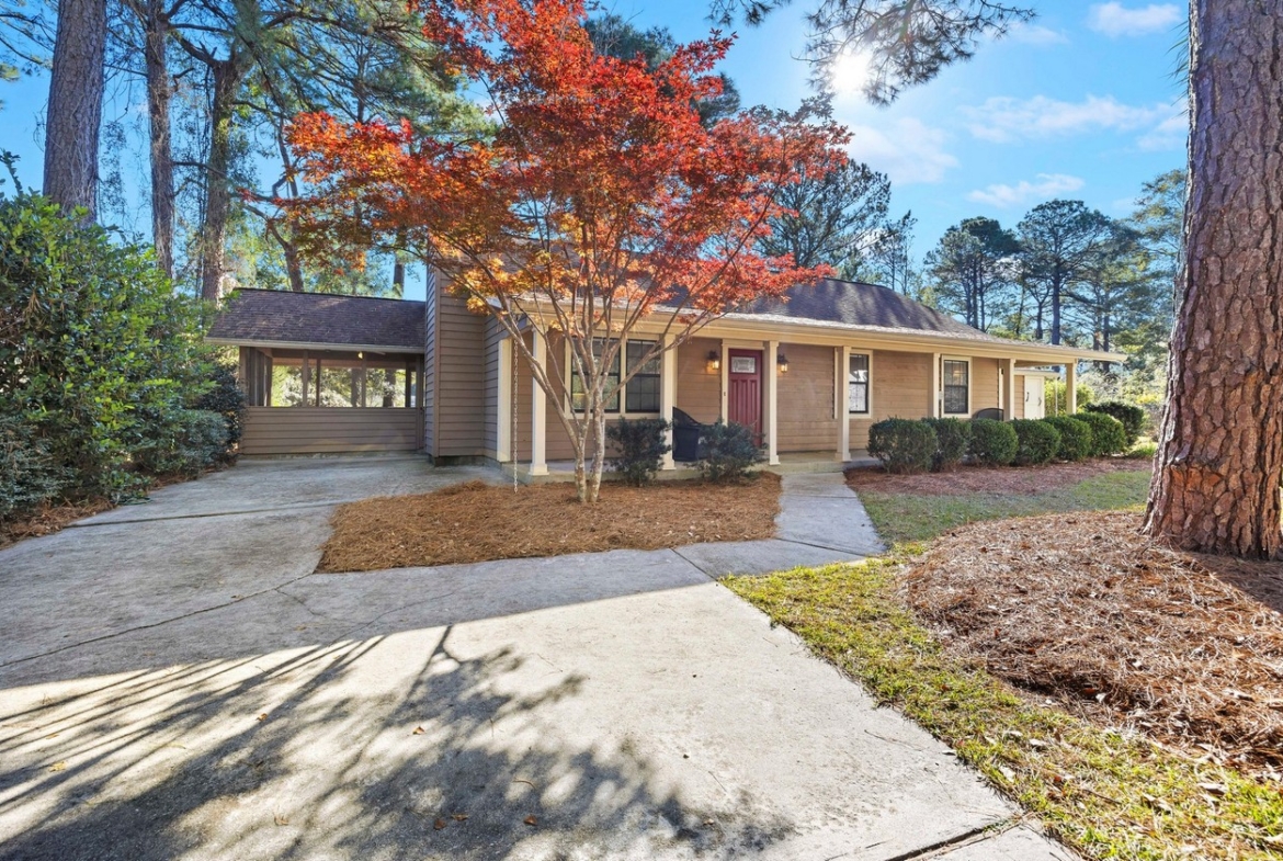 4 Lotus Court - front of property