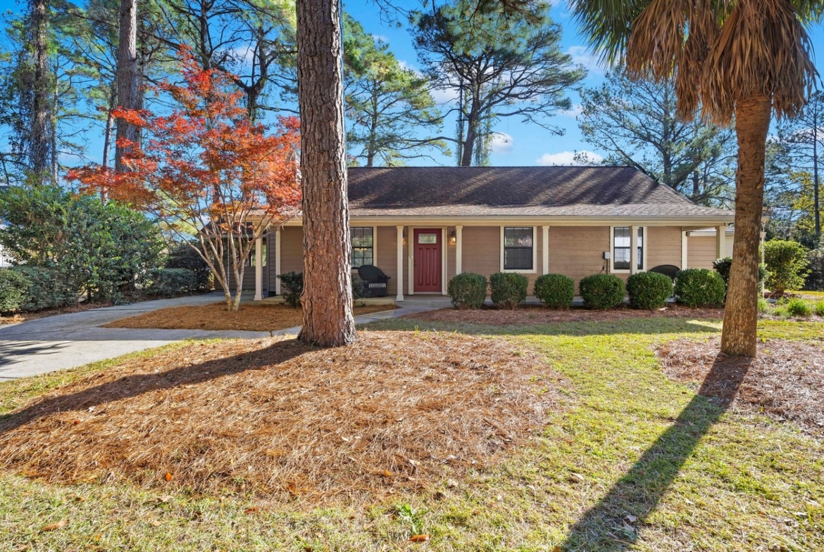 4 Lotus Court - front of property