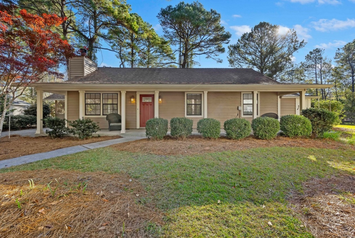 4 Lotus Court - front of property