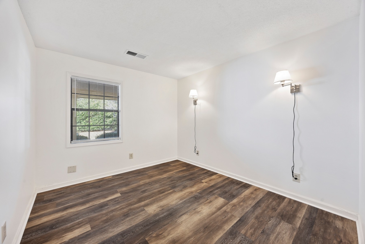 4 Lotus Ct - Bedroom