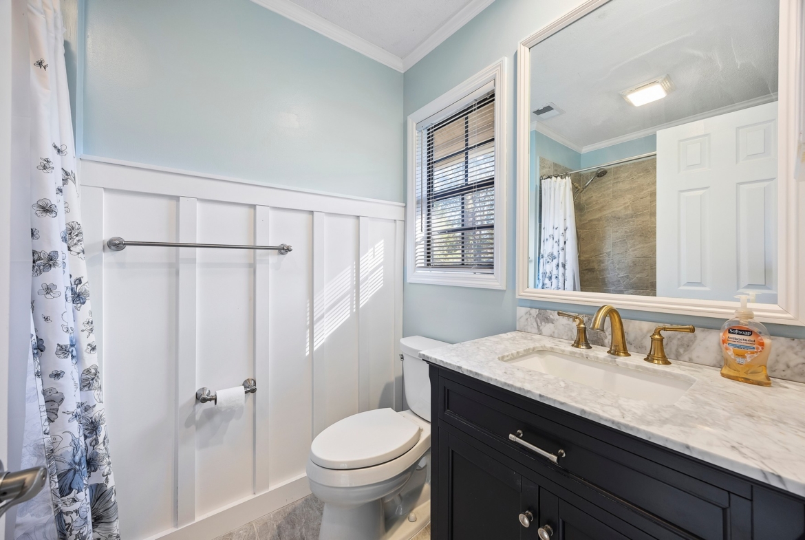 4 Lotus Ct - Bathroom