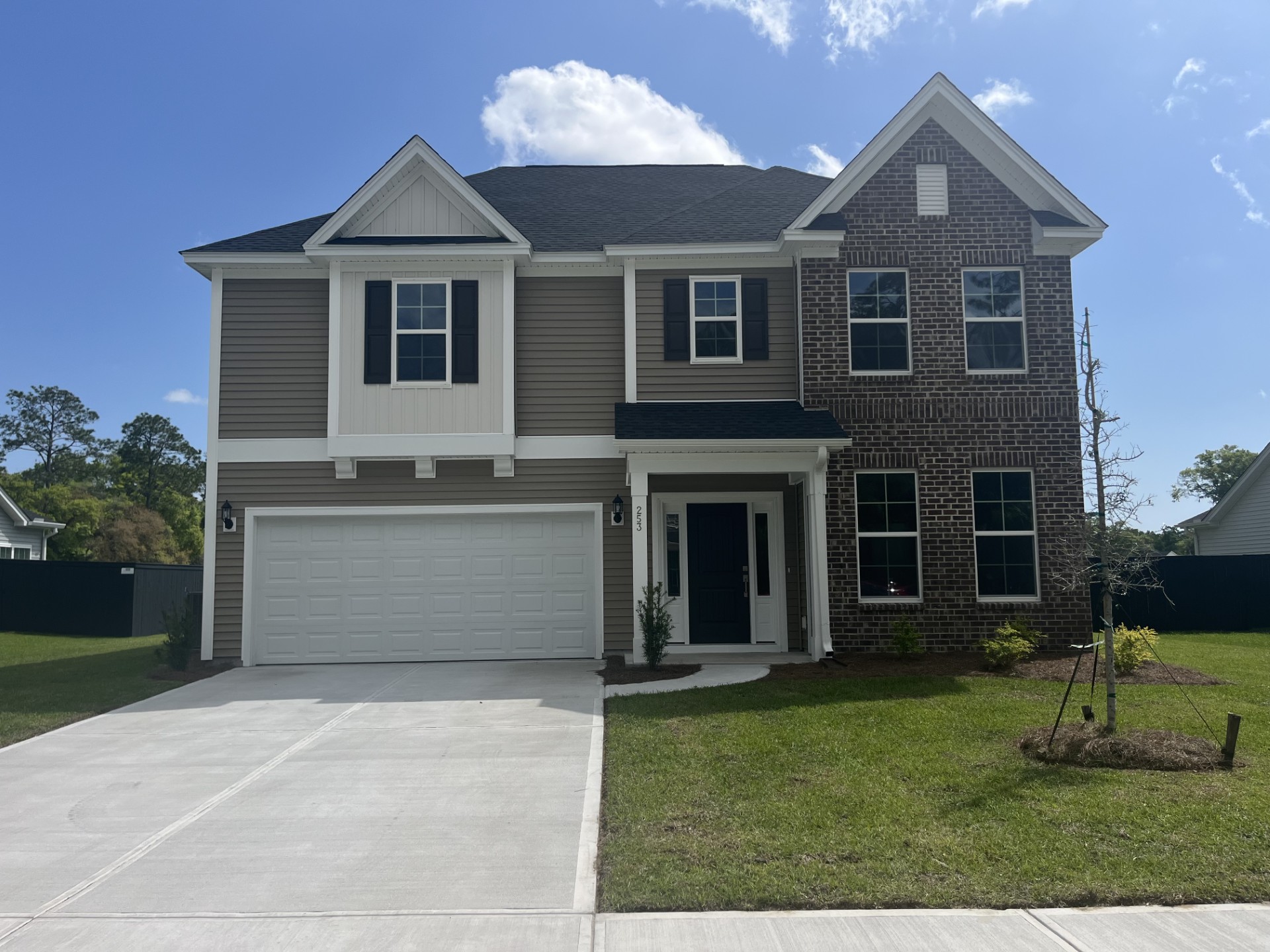 253 Thistle Ln - front of property