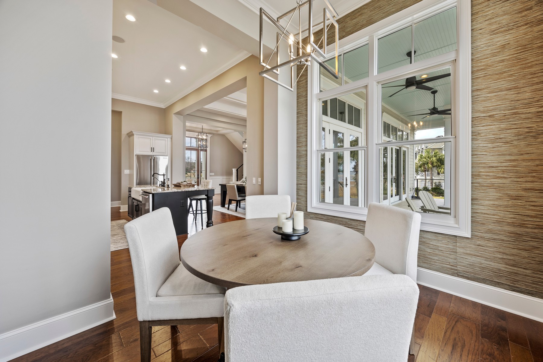 58 Lady Slipper - breakfast nook