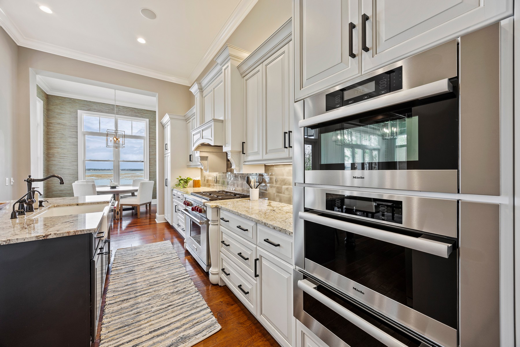 58 Lady Slipper - kitchen