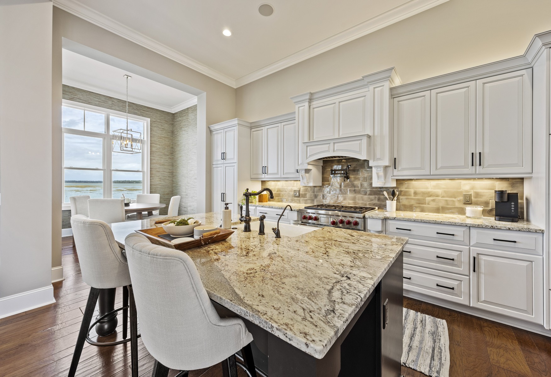 58 Lady Slipper - kitchen