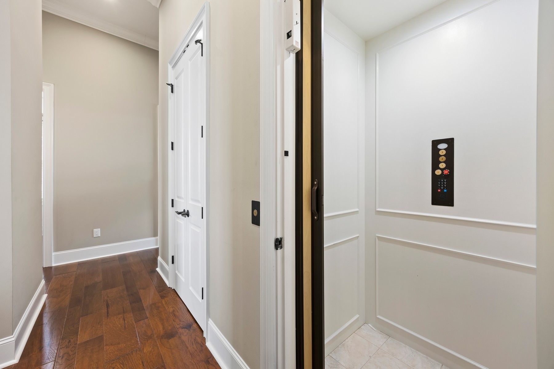 58 Lady Slipper - elevator