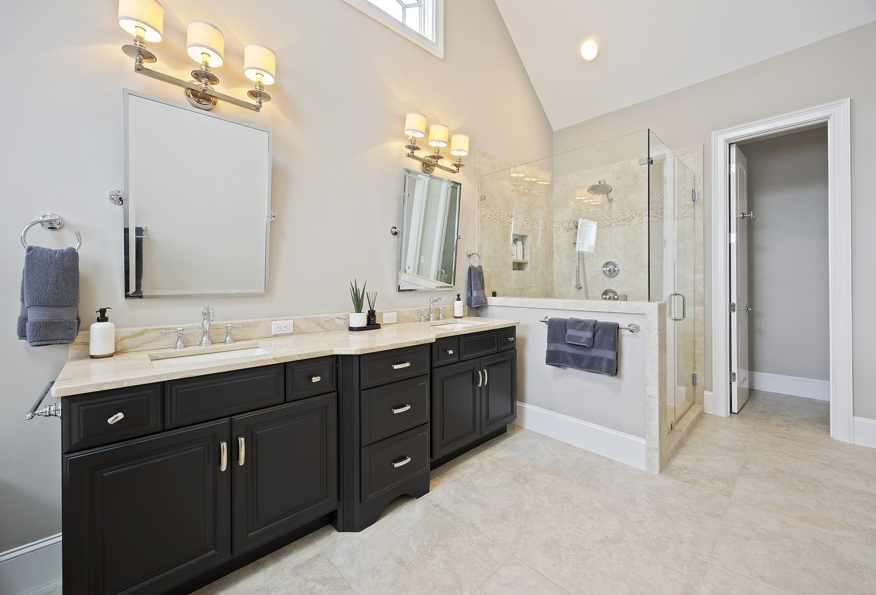 58 Lady Slipper - bathroom