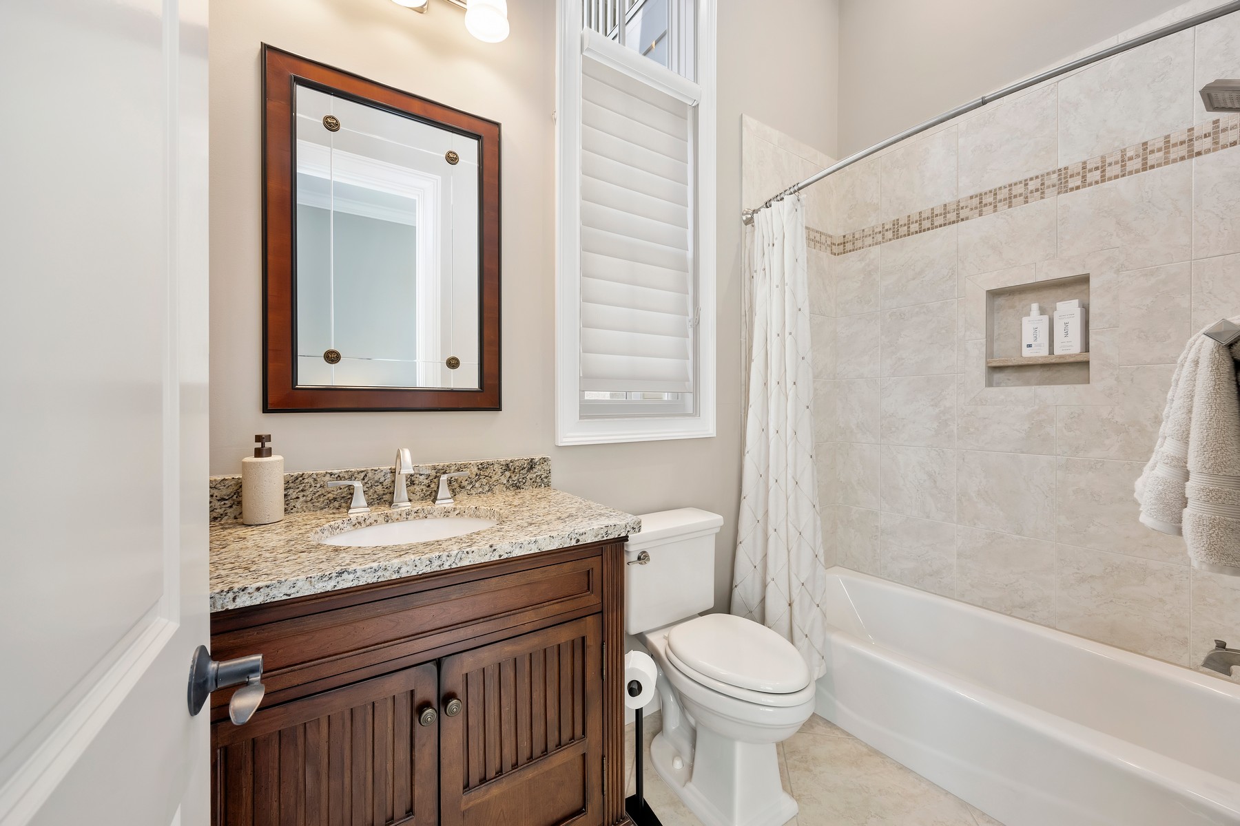 58 Lady Slipper - bathroom