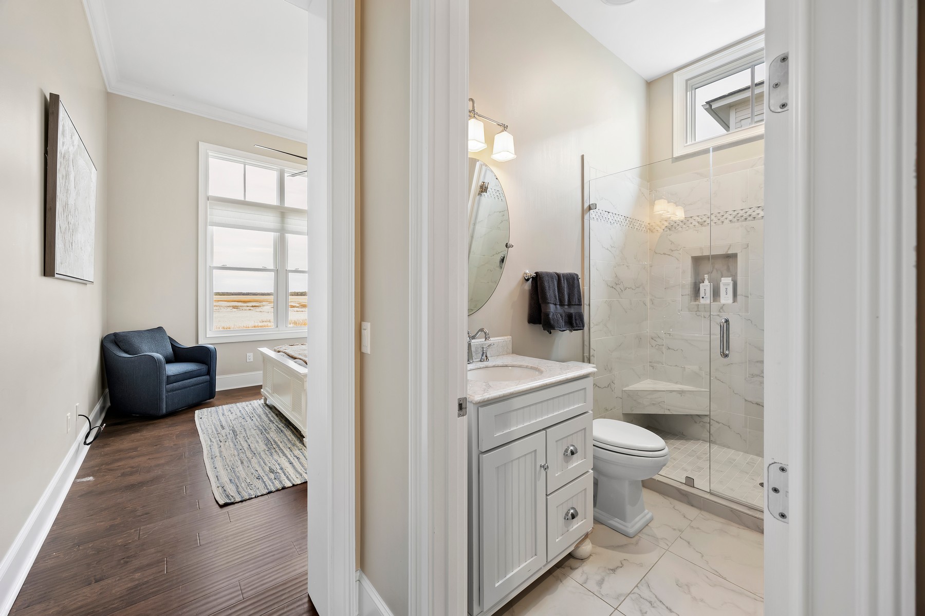 58 Lady Slipper - bathroom