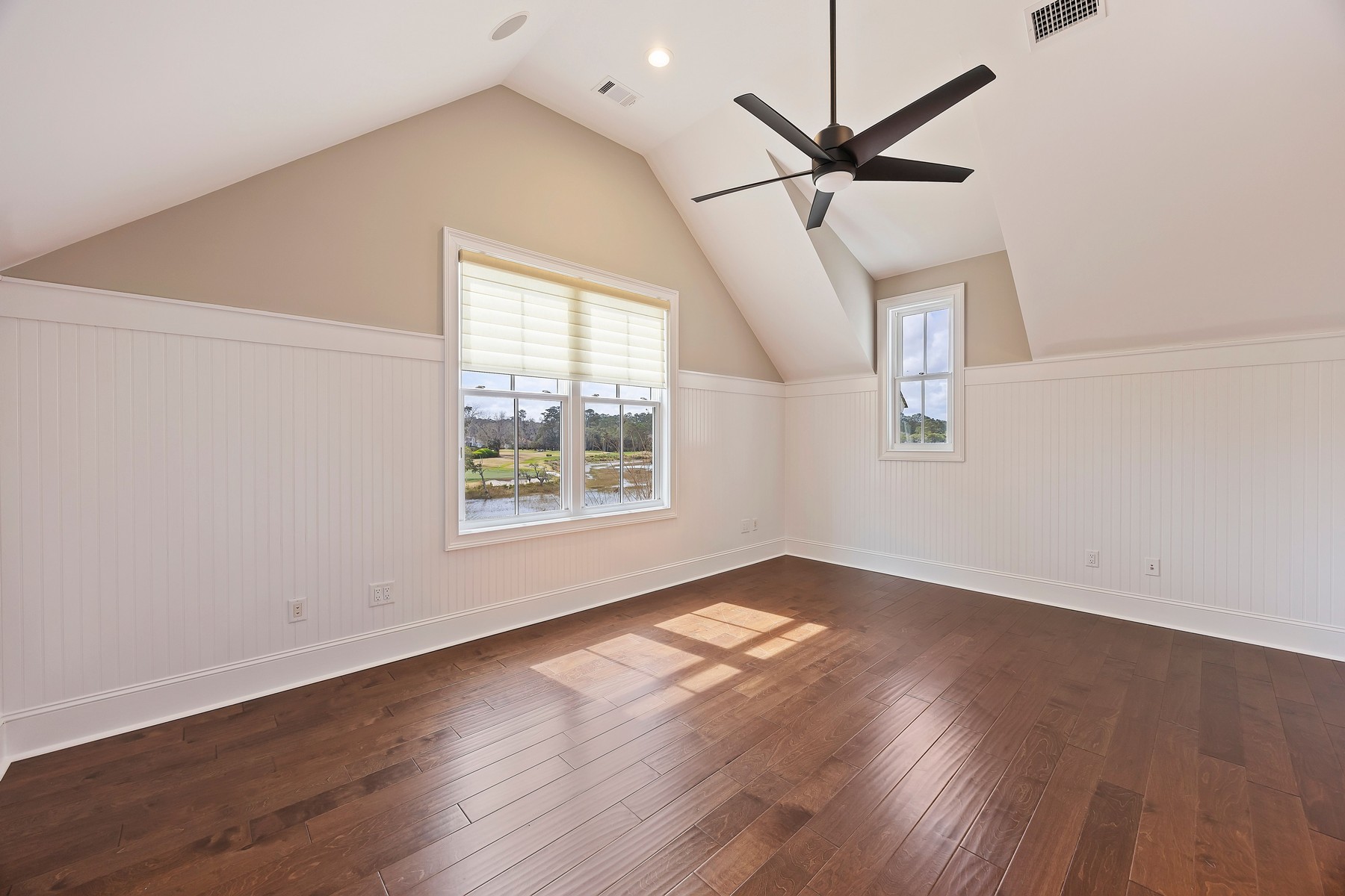 58 Lady Slipper - bedroom / extra room