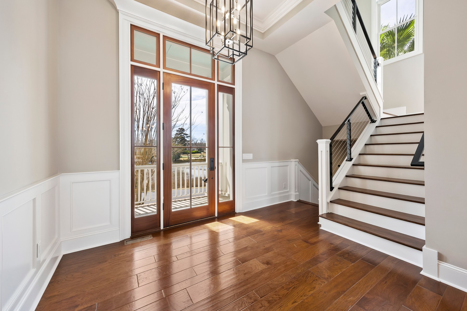 58 Lady Slipper - foyer