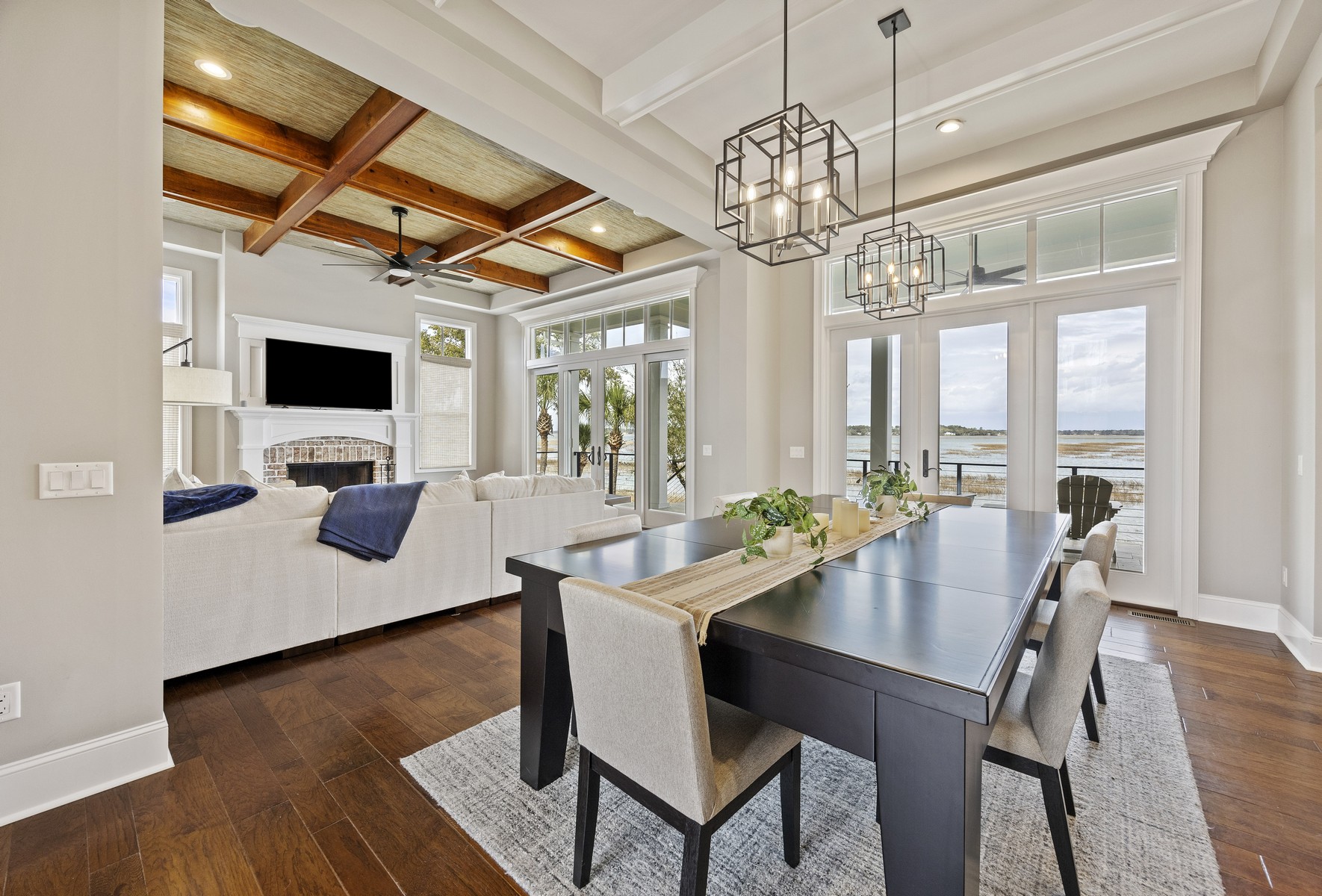 58 Lady Slipper - dining area