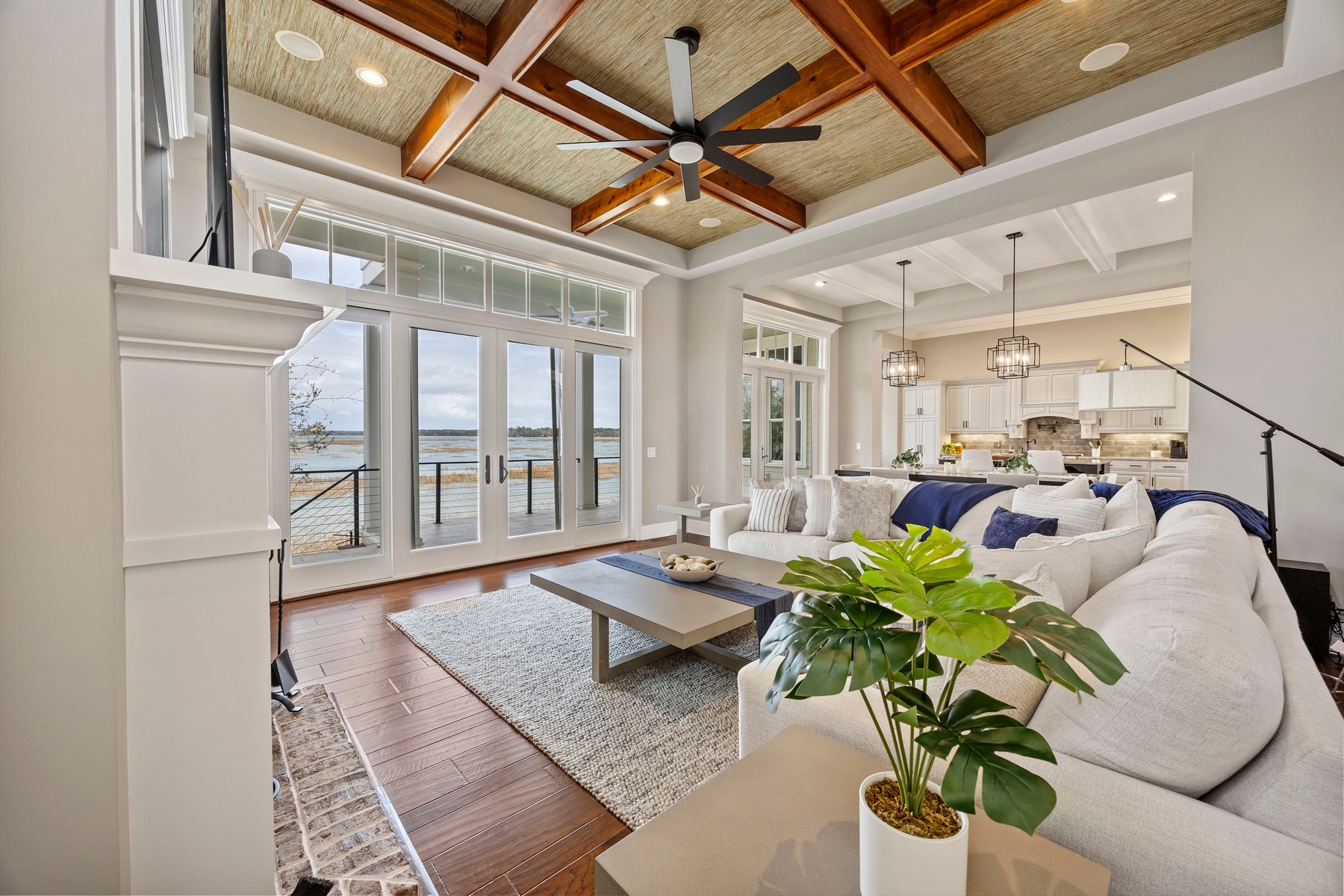 58 Lady Slipper - living area