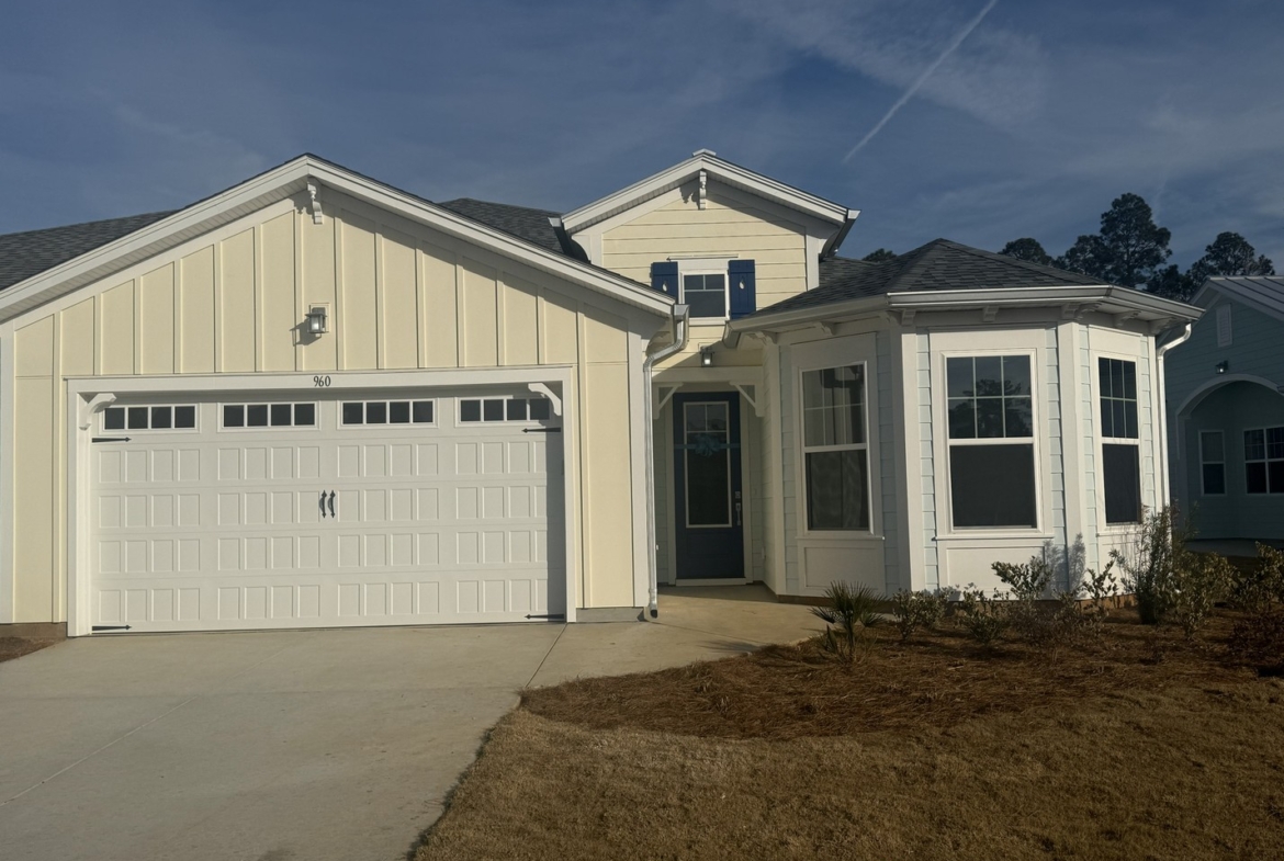 960 Weekend Ave - Front of Property