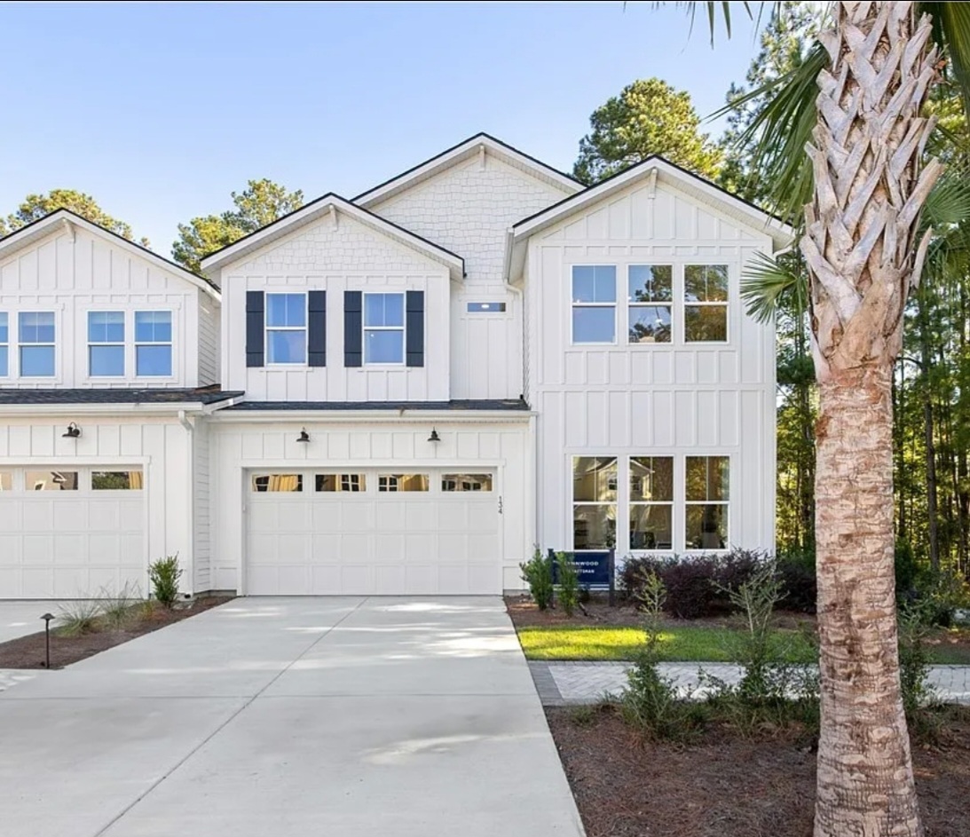 Front of 134 Oleander Way