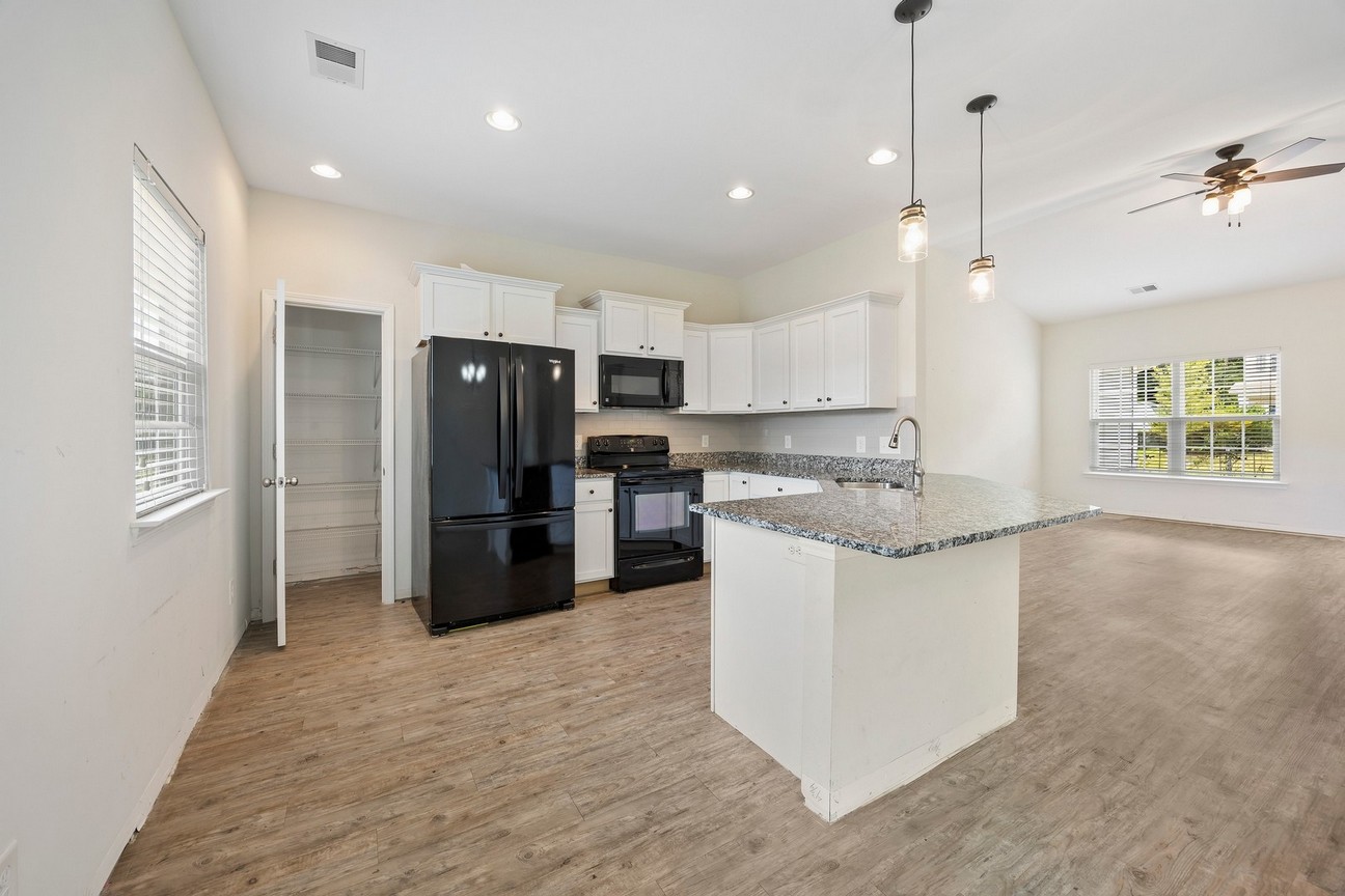 24 Sand Live Oak - kitchen
