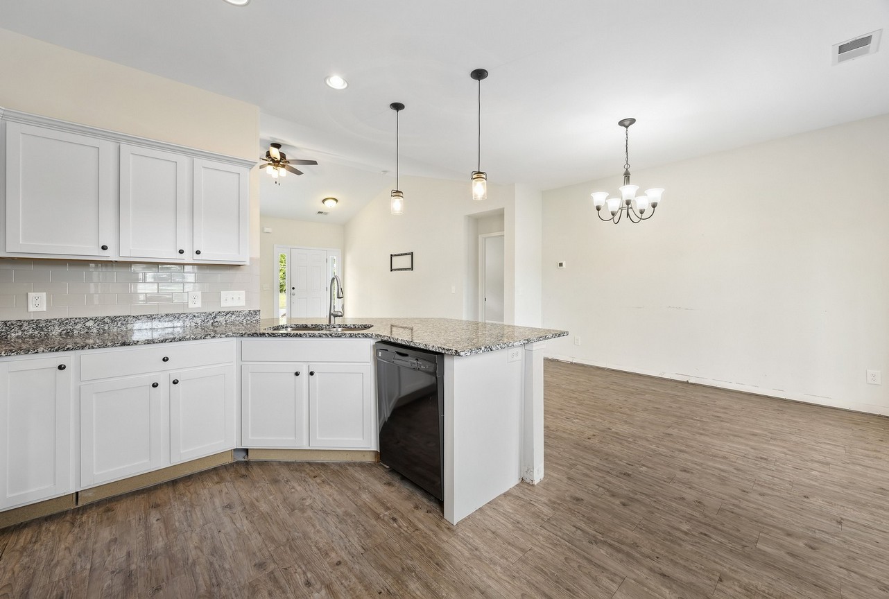 24 Sand Live Oak - kitchen