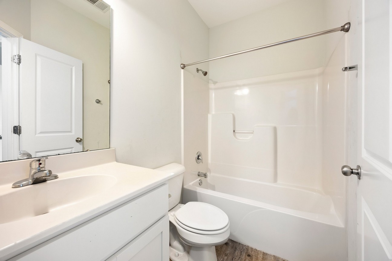 24 Sand Live Oak - bathroom