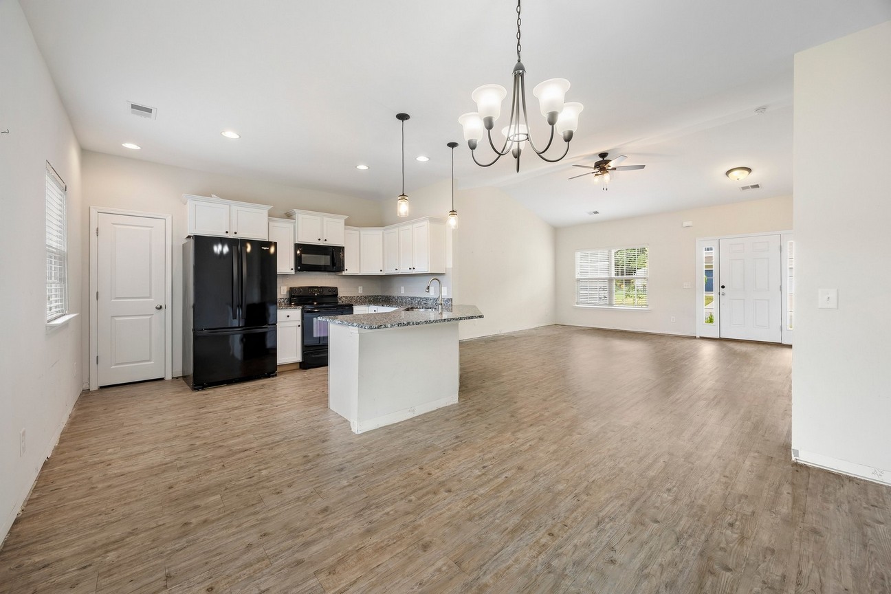 24 Sand Live Oak - common area