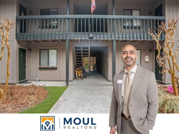 141 Lamotte - Agent in front of property