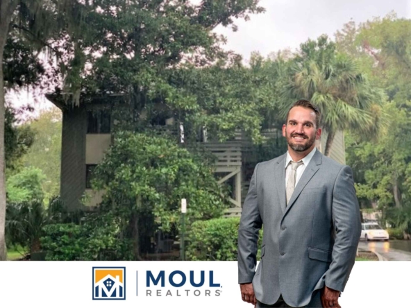 104 Cordillo Pkwy Unit A4 - Agent in front of property