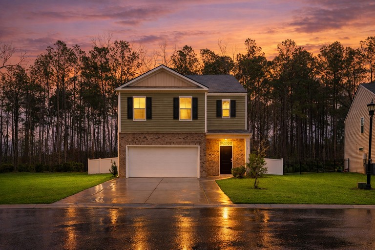 77 Cedar View - Front of Property