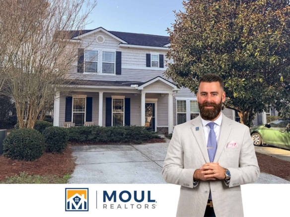 Agent in front property - 8 Moon Beam Ct