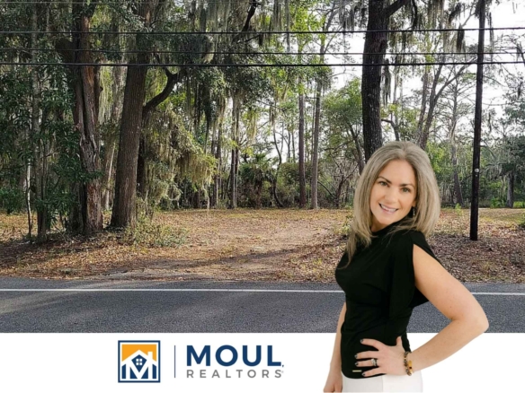 896 Broad River - Agent in front of Property