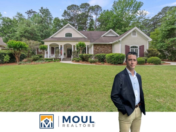 25 Newberry Ct - Agent in Front of Property