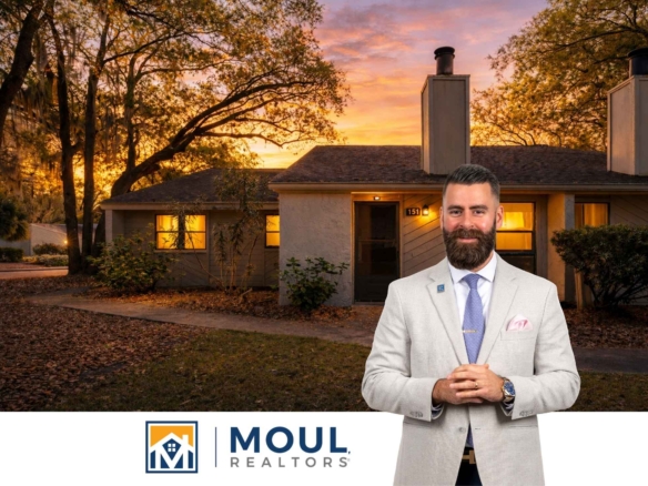 151 Woodlake Villas - Agent in front of property